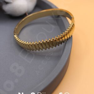 Paslanmaz Çelik Altın Rengi Kabartmalı Modern Tasarım Bilezik (6 Cm Oval İç Genişlik) - Görsel 1