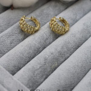 Xuping 14K Altın Rengi Örgü Formlu Mini Taşlı Geniş Halka Küpe - Görsel 3